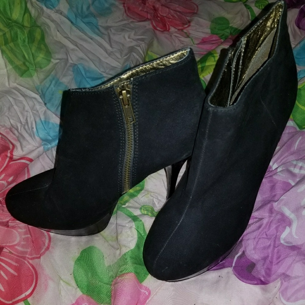 Steve Madden Suede Bootie 8.5